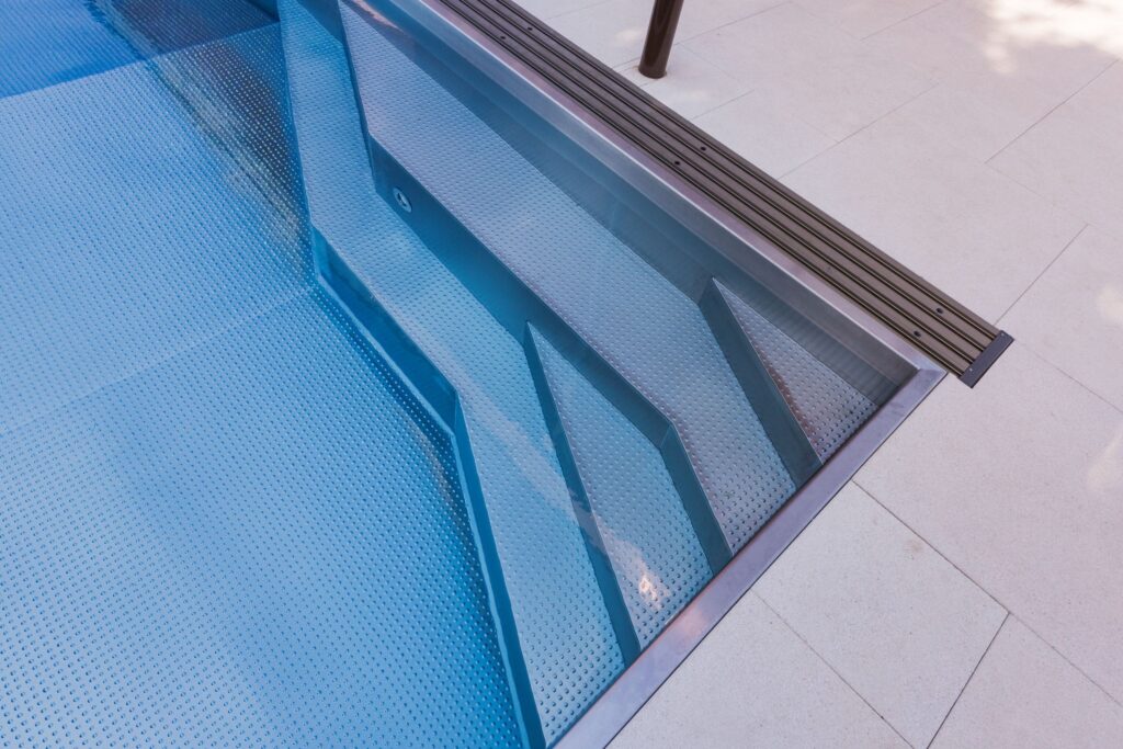 Commercial swimming pool IMAGINOX made from stainless steel