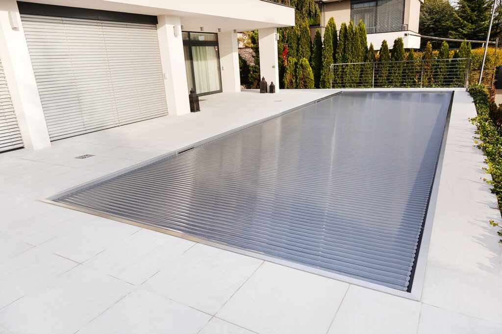 Big stainless steel rooftop whirlpool by IMAGINOX