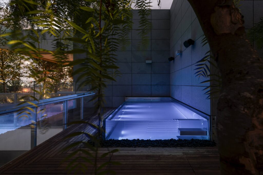IMAGINOX luxury swimming pool with glass walls