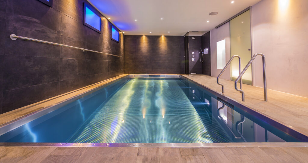 Movable floor in IMAGINOX pool from stailness steel