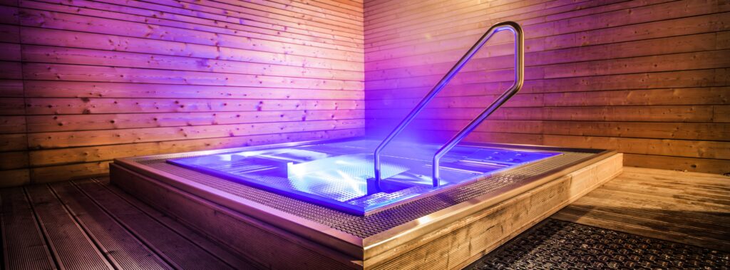 Family design swimming pool from fiberglass