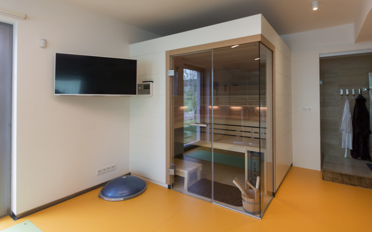 Relaxační místnost se saunou a solární loukou Klafs