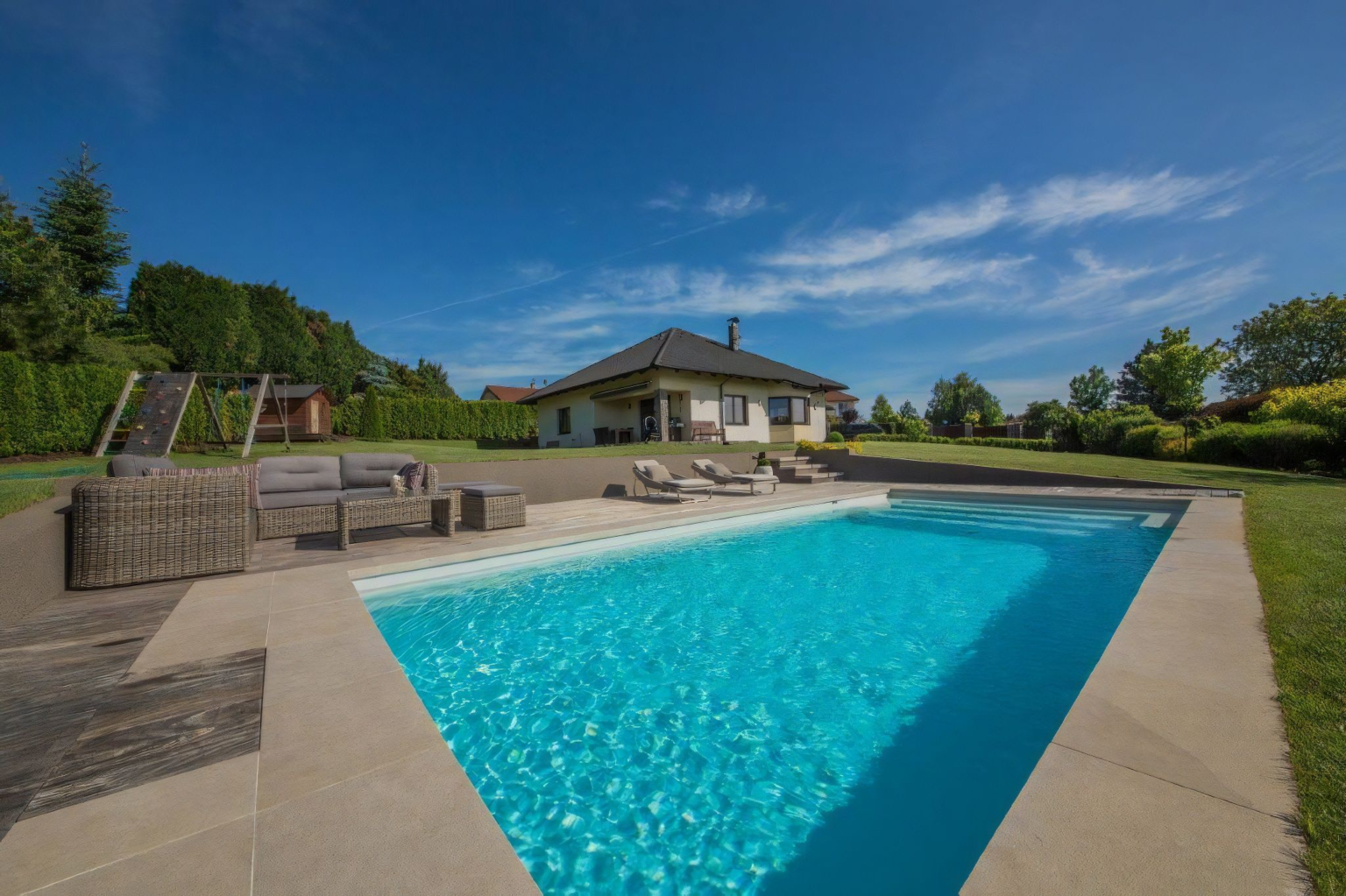 Laminátový bazén RIVIERAPOOL ve Středočeském kraji!