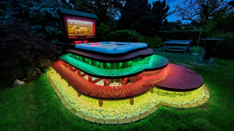 Výstřední, originální, osobitá - vířivka Maxxus