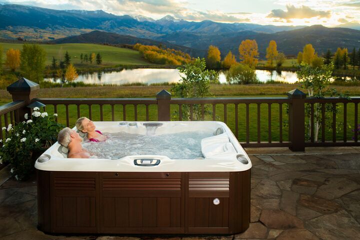 Novinky v řadách vířivek 880! | Aquamarine Spa