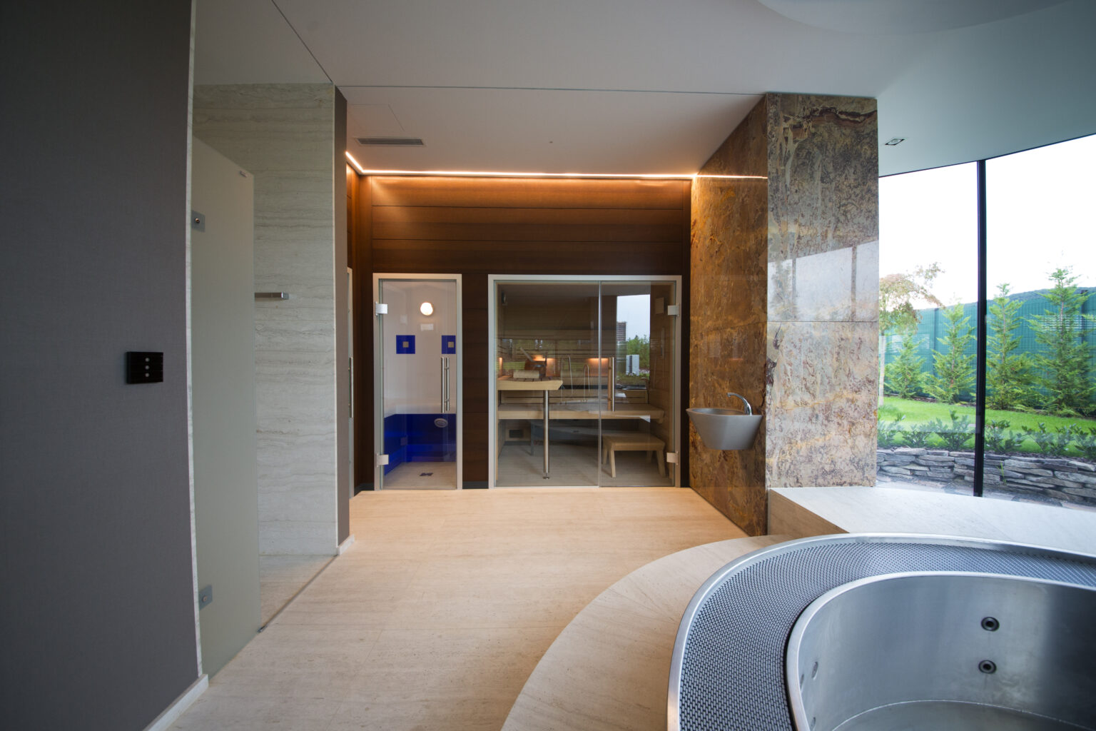 Luxusní privátní wellness s finskou saunou a parní kabinou Klafs