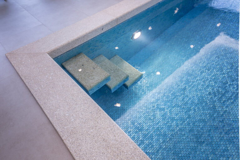 Jak si vybrat bazén: Doplňky a vybavení | Aquamarine Spa