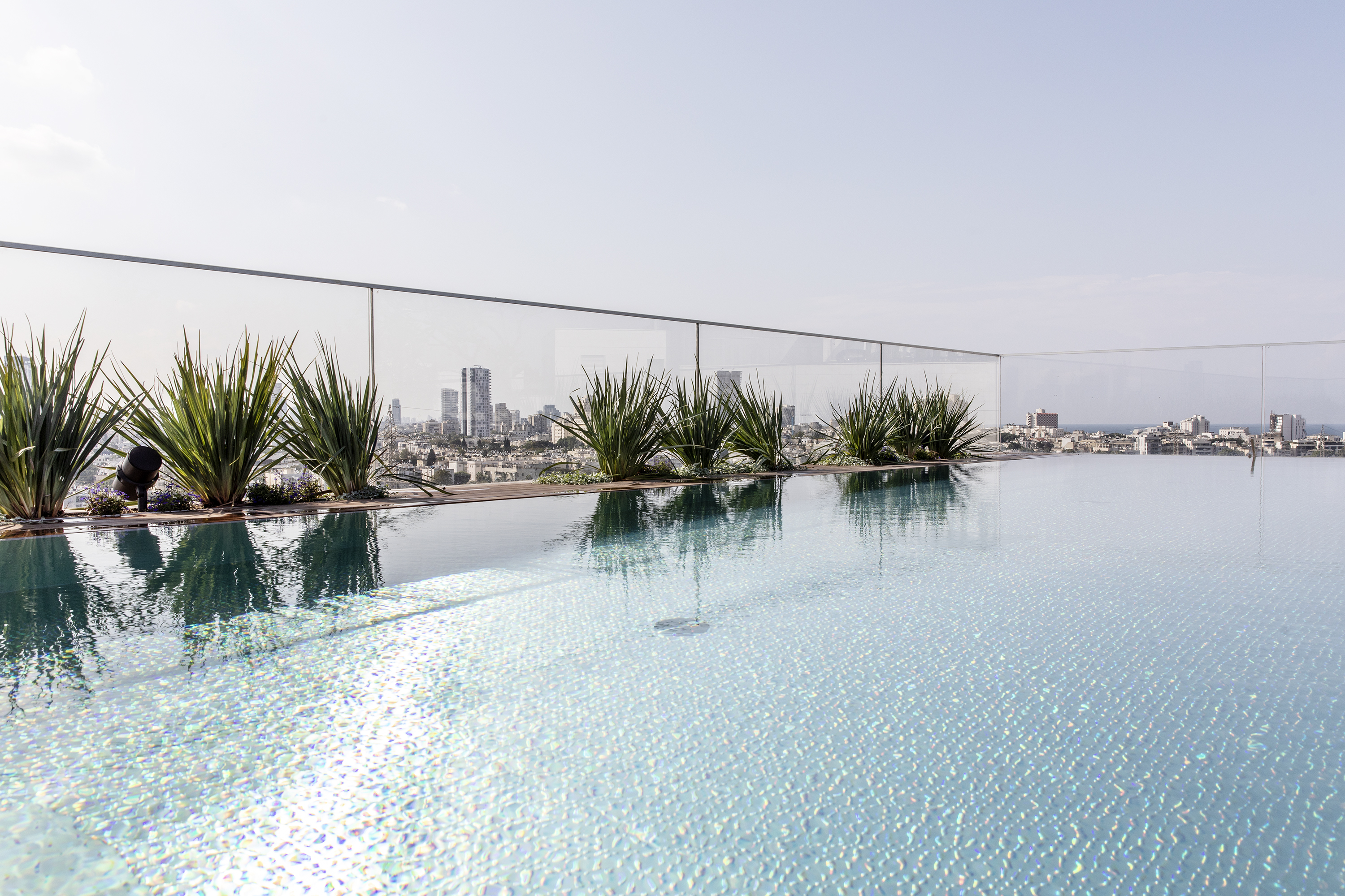 Design swimming pool IMAGINOX with amazing view
