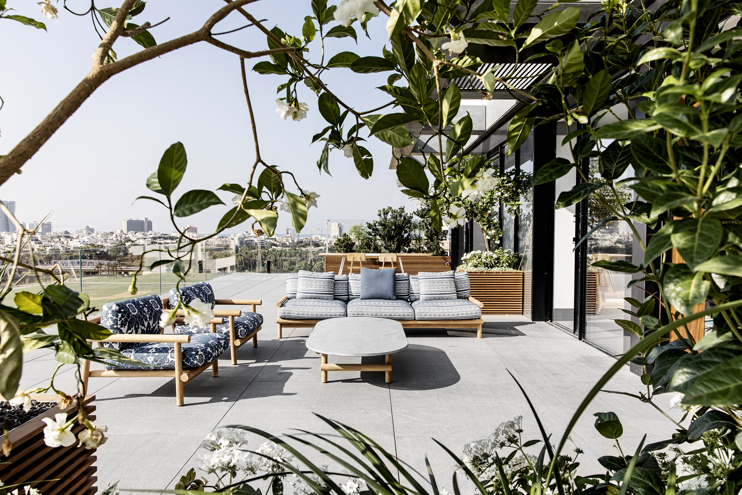 Modern terrace with swimming pool IMAGINOX